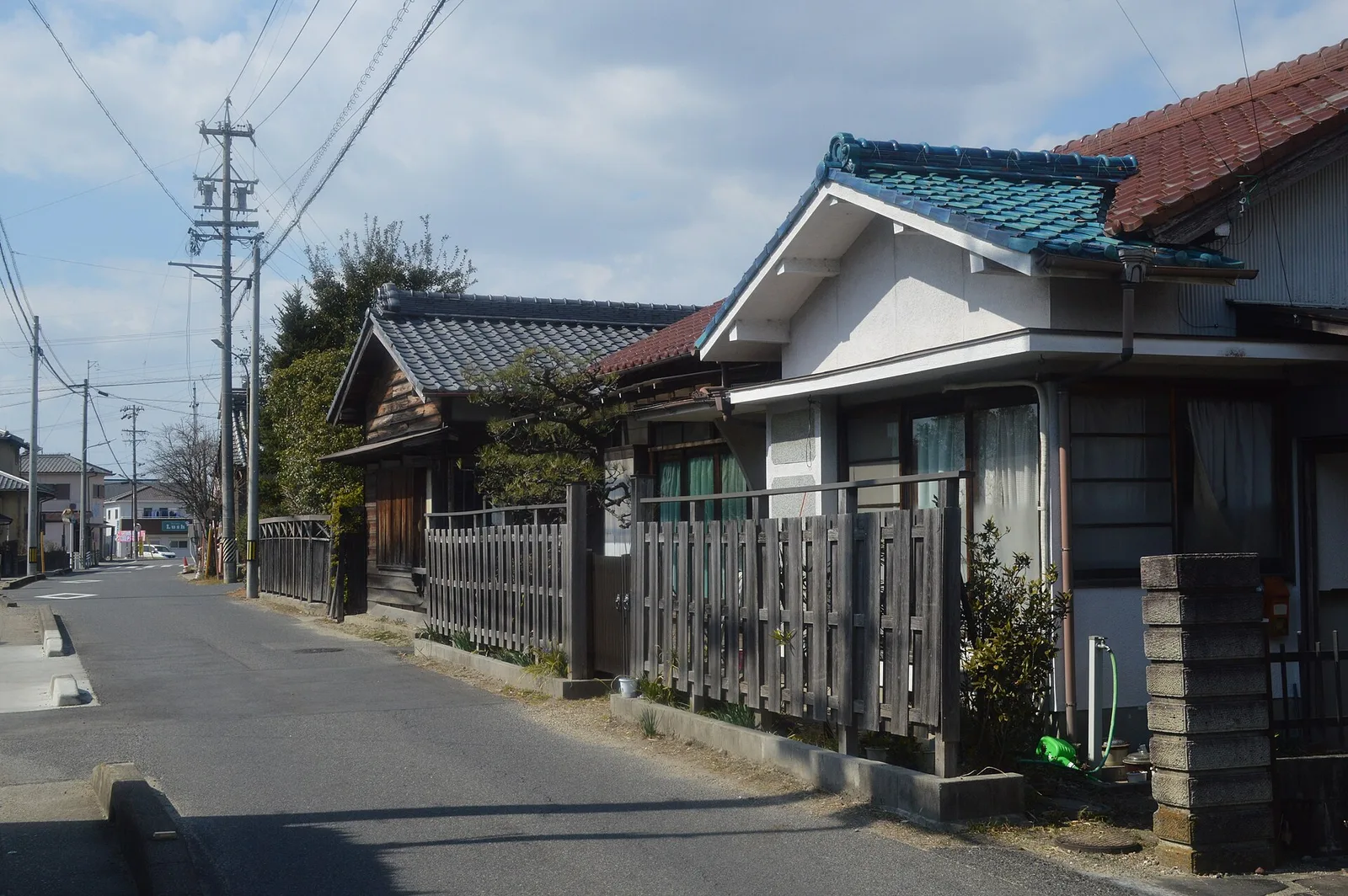住宅ローン11月金利 10年固定は4行が低下、変動型は5行とも据え置き